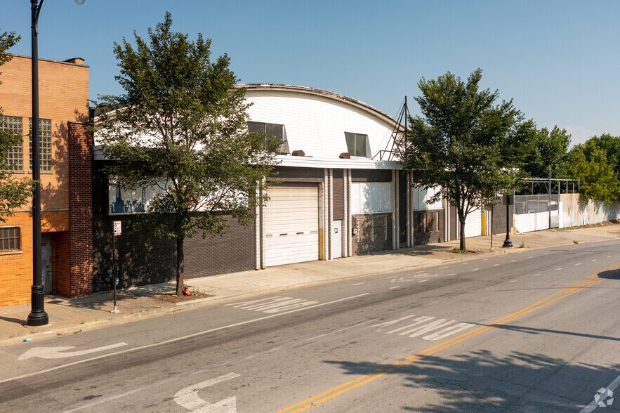 More Photos Of 3903-3927 S Halsted St, Chicago Service For Lease