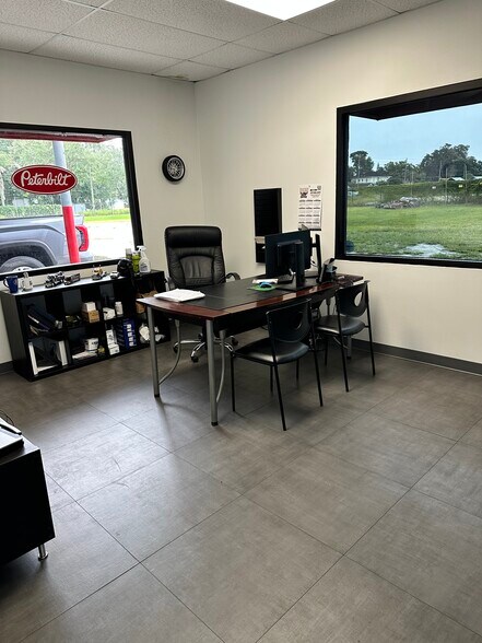 More Photos Of 5701 S Orange Blossom Trl, Orlando Auto Dealership For Lease