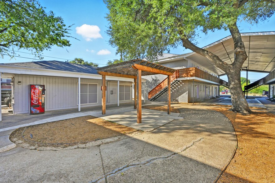More Photos Of 220 S Jupiter Rd, Garland Apartments For Sale