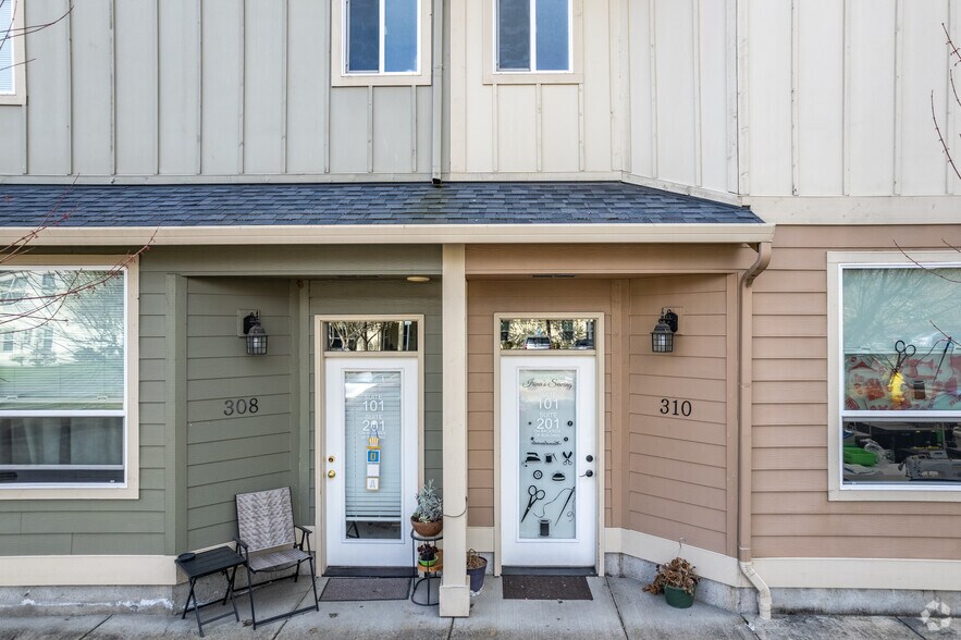 More Photos Of 308-314 NE 1st Ave, Battle Ground Apartments For Lease