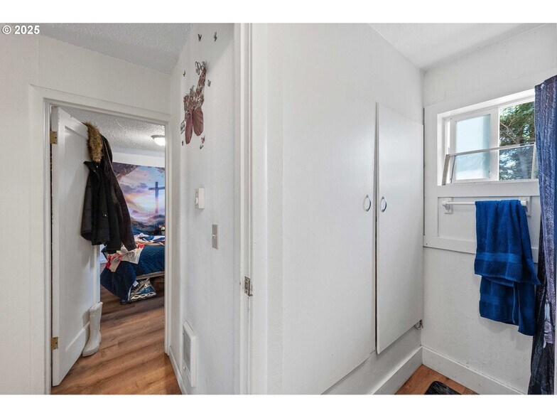 More Photos Of 1900 Monroe St, North Bend Apartments For Sale