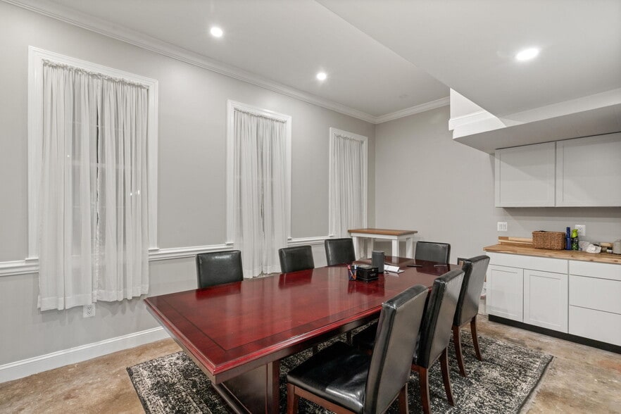 More Photos Of 101 E Marshall St, Remington Storefront Retail Office For Lease