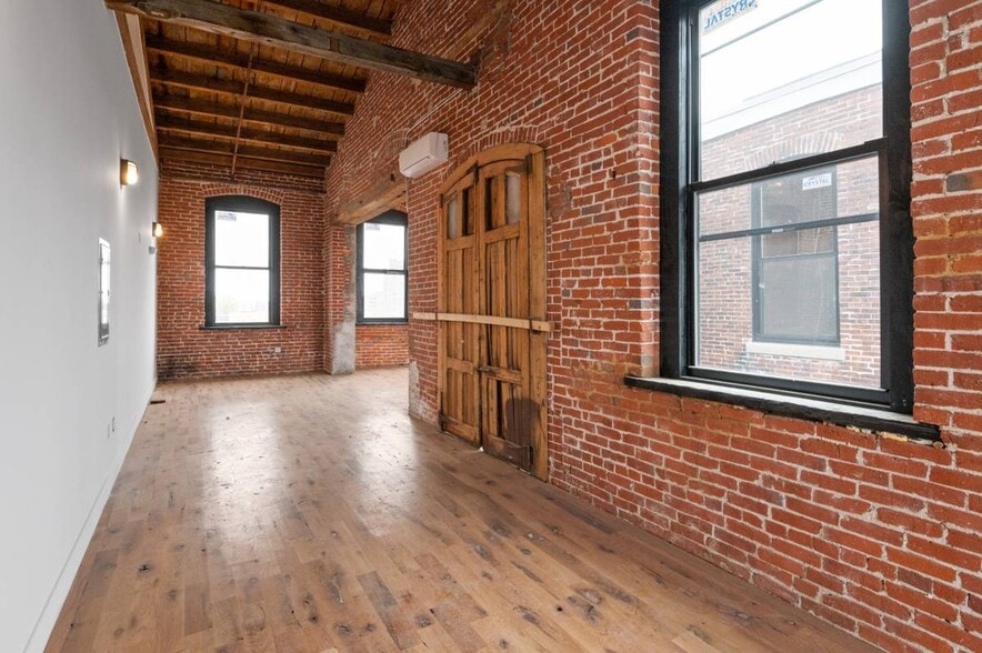 More Photos Of 207-229 42nd St, Brooklyn Warehouse For Lease