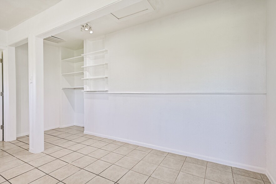 More Photos Of 5001 Luella Ave, Deer Park Office For Sale