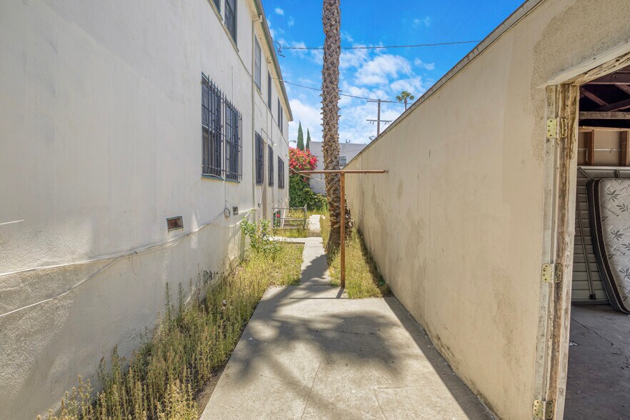 More Photos Of 1215 S Fairfax Ave, Los Angeles Apartments For Sale
