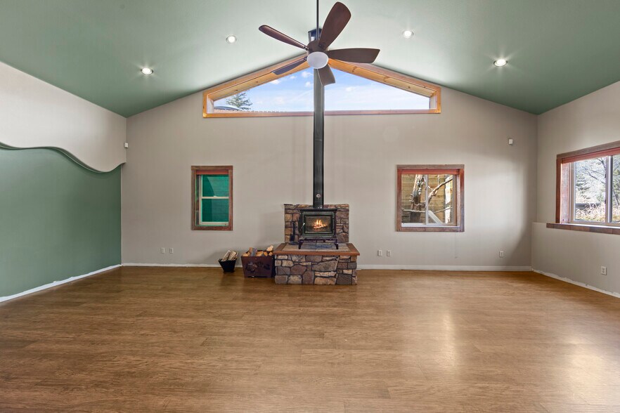 More Photos Of 606 W Byers Ave, Hot Sulphur Springs Flex For Sale