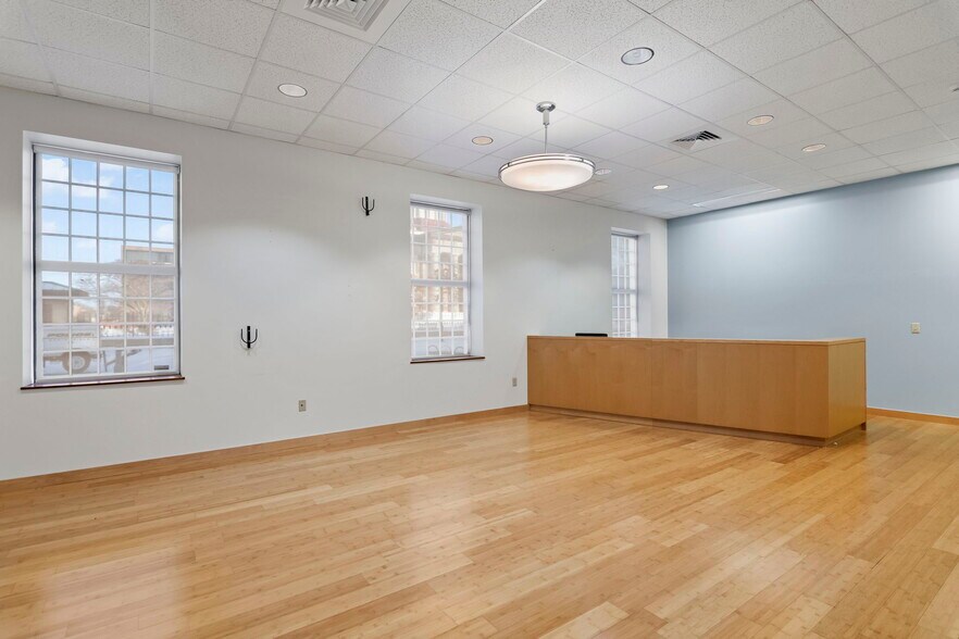 More Photos Of 15 SW Old State Capitol Plz, Springfield Office For Sale
