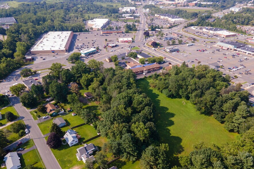 More Photos Of 16 Cheshire Rd, Pittsfield Hotel For Sale