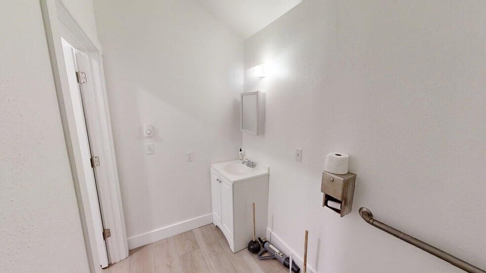 More Photos Of 11518 NE Sandy Blvd, Portland Apartments For Lease