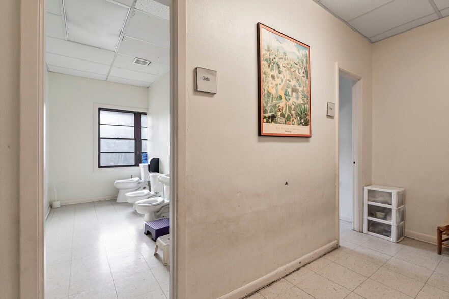More Photos Of 3511 Linkwood Dr, Houston Religious Facility For Sale