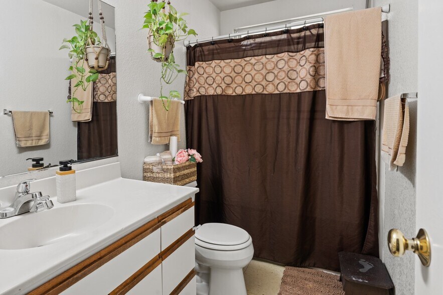 More Photos Of 757 Waugh Ln, Ukiah Apartments For Sale