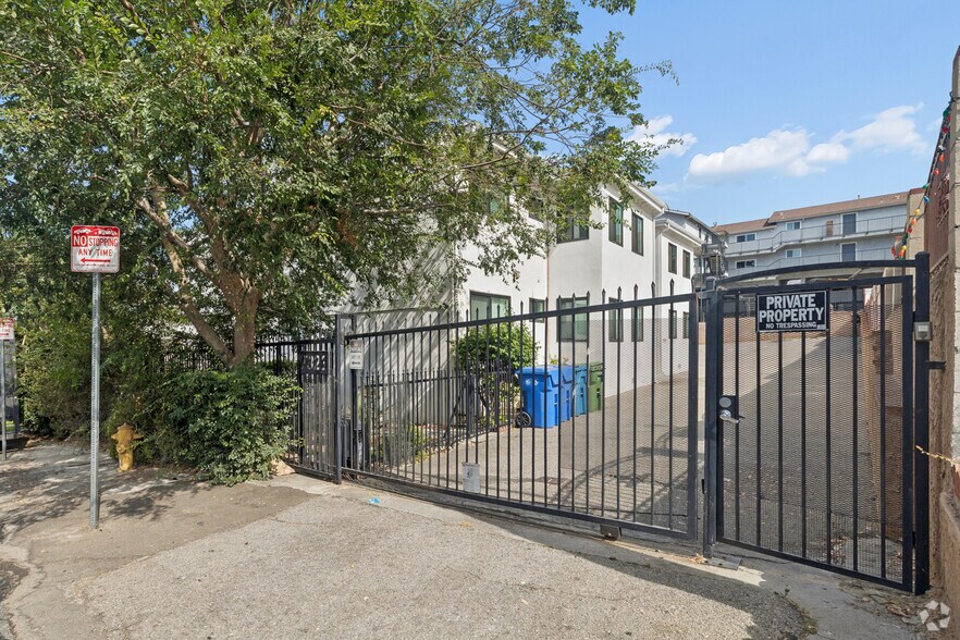 More Photos Of 7323 Valmont St, Tujunga Apartments For Sale