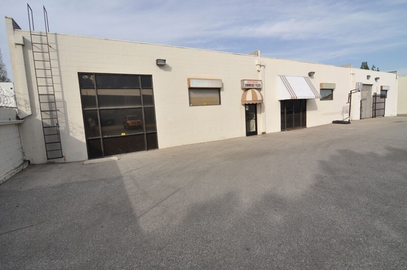 More Photos Of 19410-19420 Business Center Dr, Northridge Warehouse For Lease