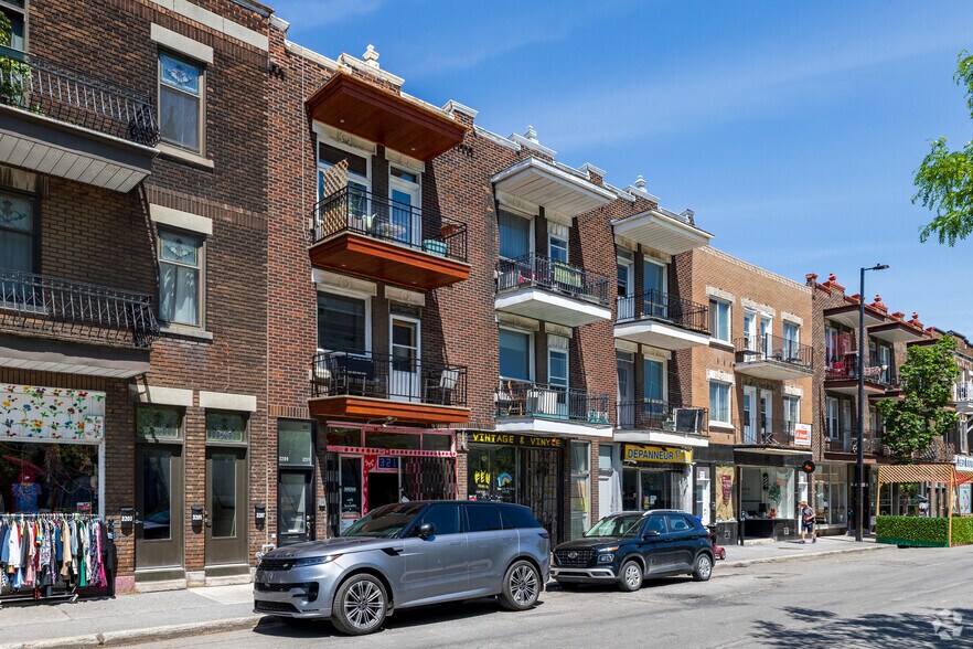 Primary Photo Of 3219 Rue Ontario E E, Montréal Storefront Retail Residential For Sale