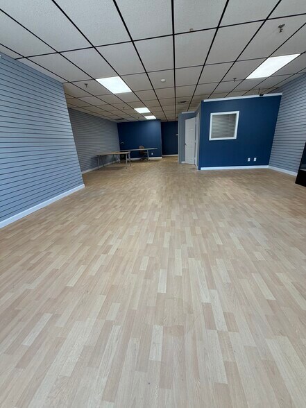 More Photos Of 1794 Bridge St, Dracut Storefront For Sale