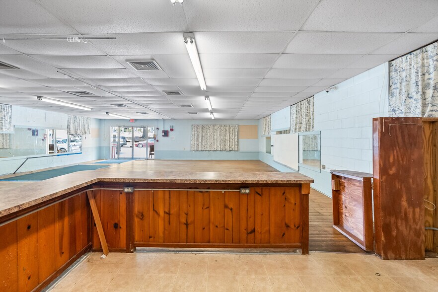 More Photos Of 855 W Desoto St, Clermont Specialty For Lease