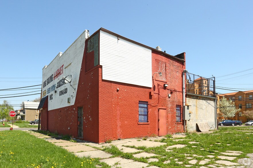 More Photos Of 9606 Shoemaker St, Detroit Convenience Store For Sale