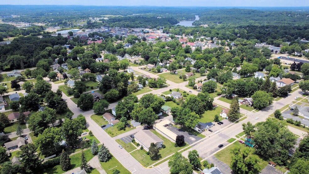 More Photos Of 511 Vine St, Wisconsin Dells Apartments For Sale
