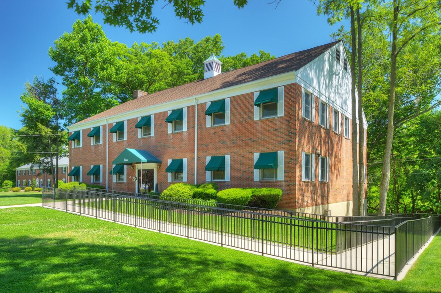 More Photos Of 37 3rd St, Bordentown Office For Lease