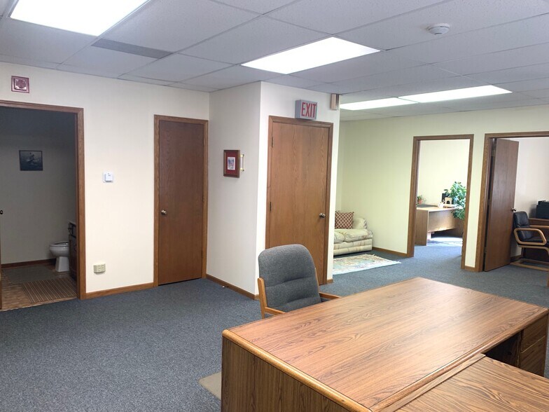 More Photos Of 1440 Maple Ave, Lisle Office For Lease