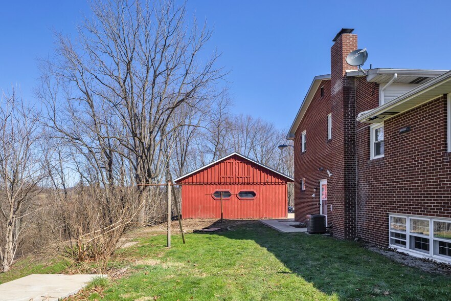 More Photos Of 1060 Pittsburgh Rd, Valencia Office Residential For Sale