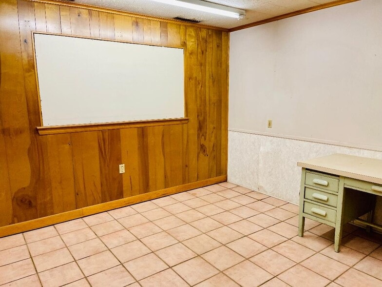 More Photos Of 500 W Fleming Dr, Morganton Warehouse For Lease