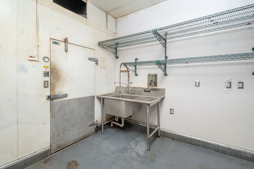 More Photos Of 87 Cotton Mill Rd, Starkville Storefront For Lease