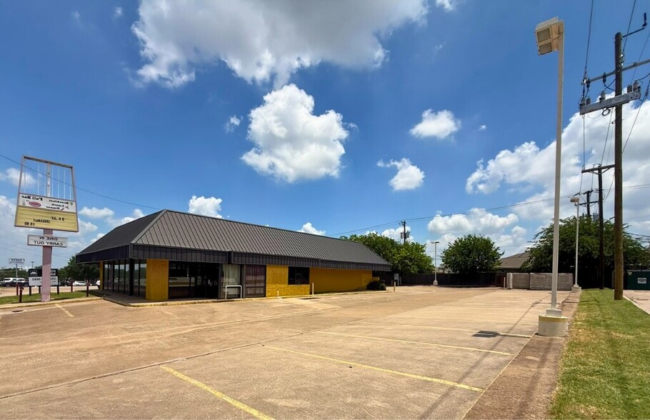 More Photos Of 510 S Cherry Ln, Fort Worth Restaurant For Lease