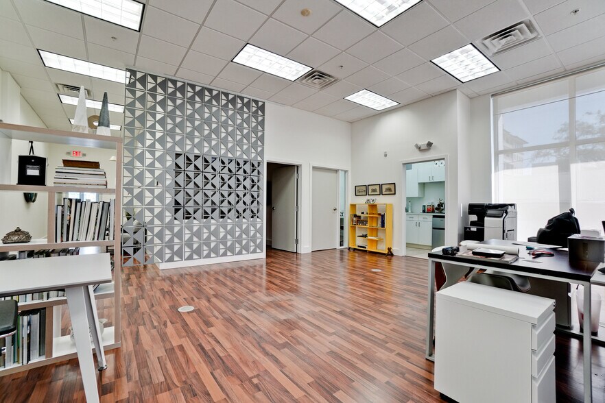 More Photos Of 2170 Main St, Sarasota Loft Creative Space For Sale