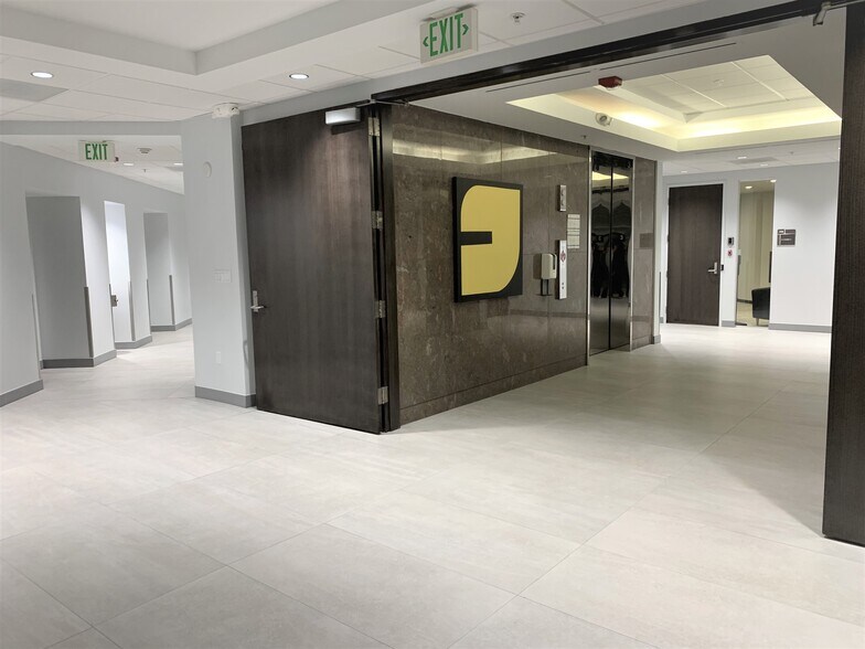 More Photos Of 5959 Waterford District Dr, Miami Office For Lease