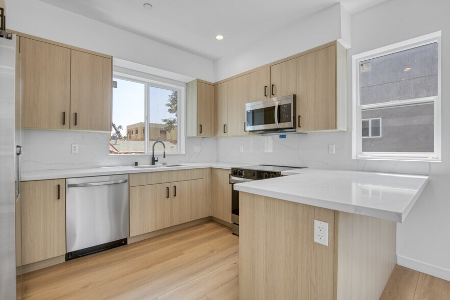 More Photos Of 10828 Hesby St, North Hollywood Apartments For Sale