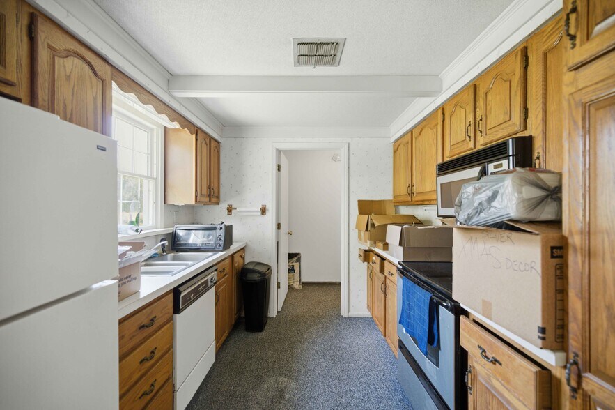 More Photos Of 1112 NE 36th Ave, Ocala Office For Sale