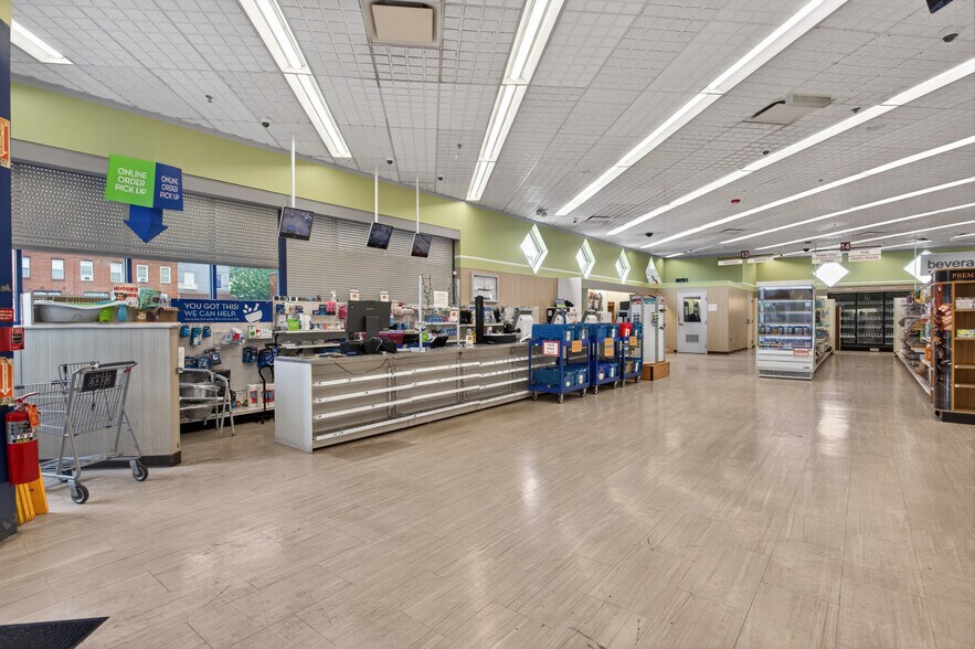 More Photos Of 5627-5699 Chestnut St, Philadelphia Drugstore For Lease