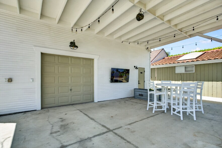 More Photos Of 17066 Palmdale Ln, Huntington Beach Contractor Storage Yard For Sale