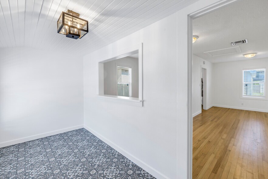 More Photos Of 3521 1st Ave N, Saint Petersburg Loft Creative Space For Sale