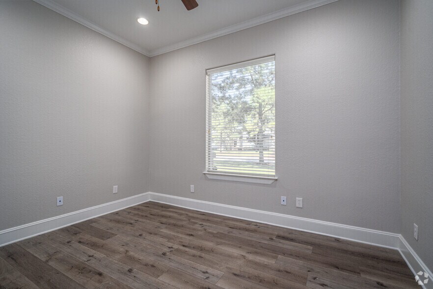 More Photos Of 11601 Spring Cypress Rd, Tomball Office For Sale