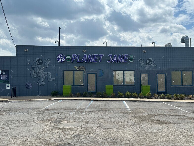 More Photos Of 815 N Huron St, Ypsilanti Storefront For Sale