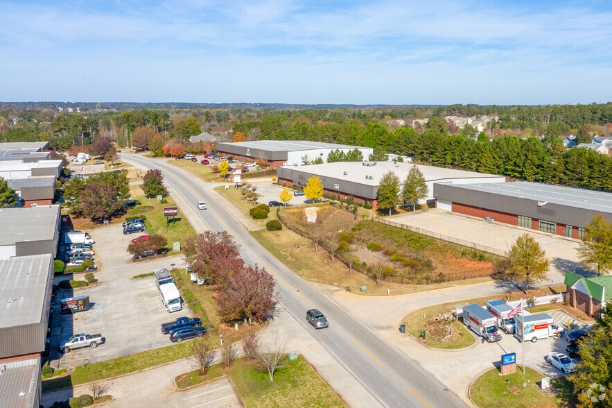 More Photos Of 358-372 McDonough Pky, McDonough Showroom For Lease