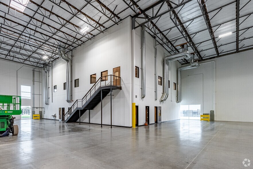 More Photos Of 15010 Don Julian Rd, City Of Industry Manufacturing For Lease