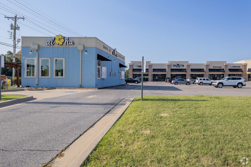 More Photos Of 8000-8022 NW 39th Expressway, Bethany Freestanding For Lease