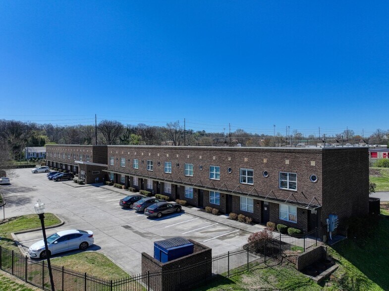 More Photos Of 425 Sutherland View Way, Knoxville Apartments For Sale