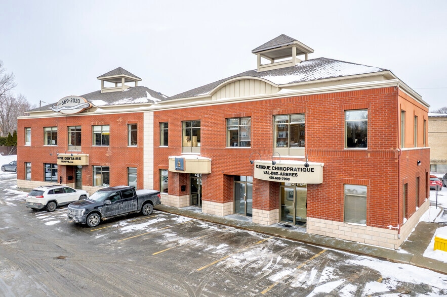 Primary Photo Of 2370-2374 Saint-Martin Boul E, Laval Medical For Sale