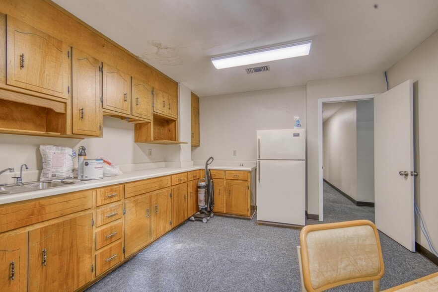 More Photos Of 1014 Creighton Rd, Pensacola Flex For Lease