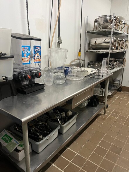 More Photos Of 5805 W Kellogg Dr, Wichita Hotel For Lease