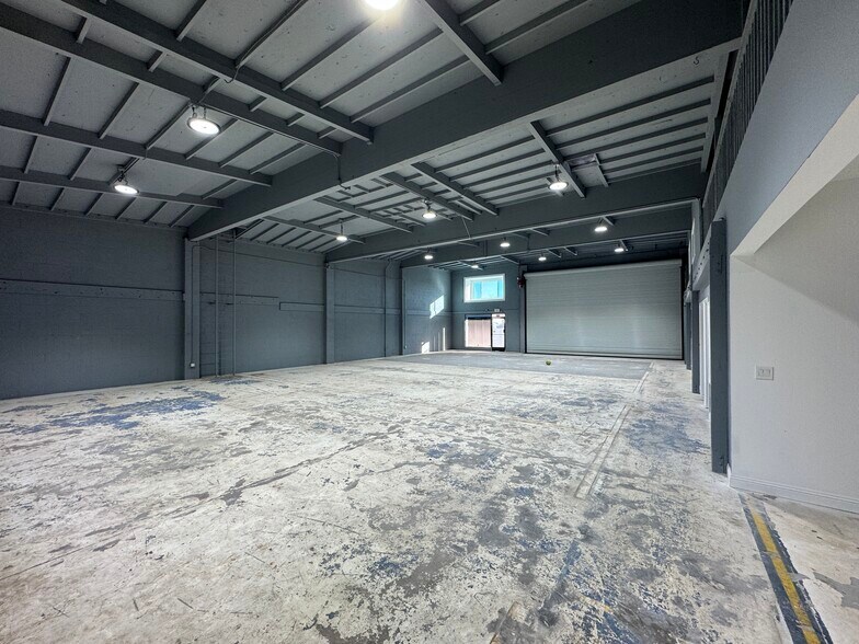 More Photos Of 3231 E 19th St, Signal Hill Warehouse For Lease