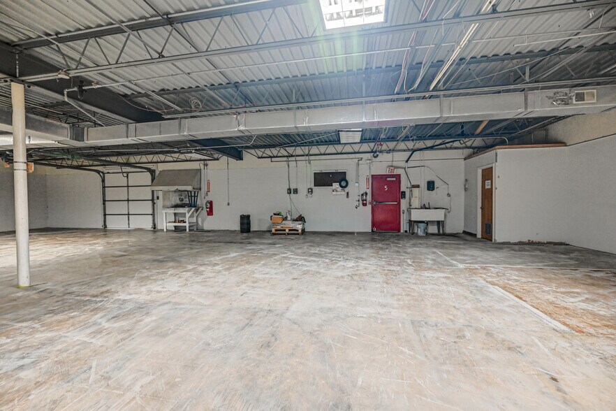 More Photos Of 20 Willow Springs Cir, York Warehouse For Sale