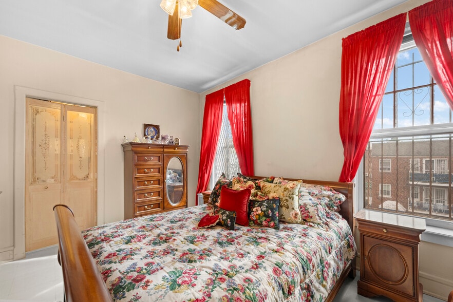 More Photos Of 3172 44th St, Astoria Multifamily For Sale