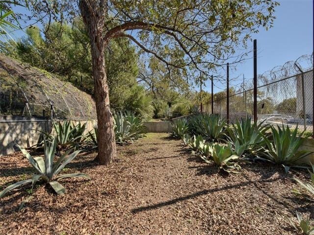 More Photos Of 638 Tillery St, Austin Office For Sale