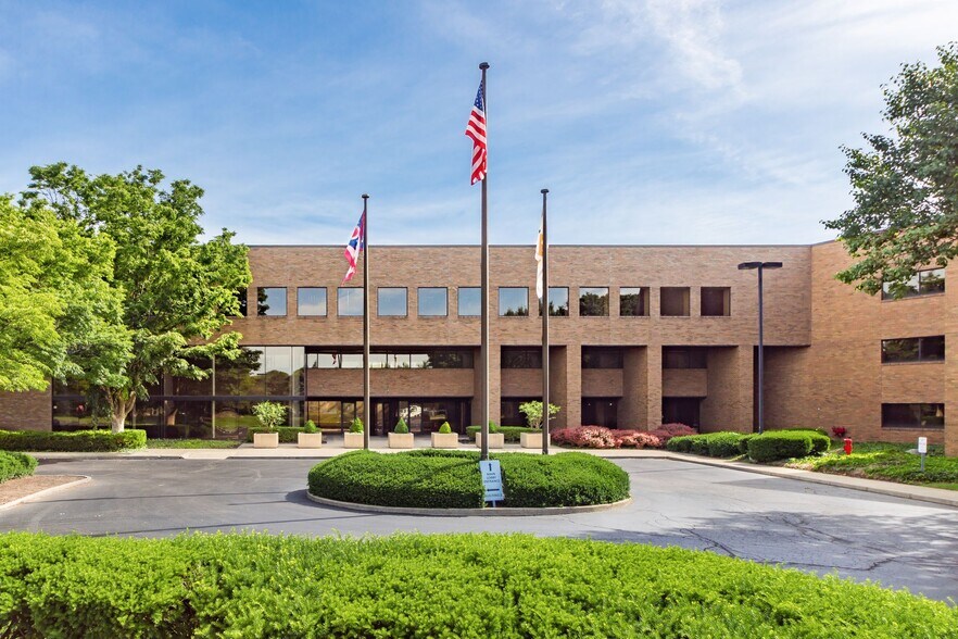 More Photos Of 5000 Arlington Centre Blvd, Upper Arlington Office For Lease