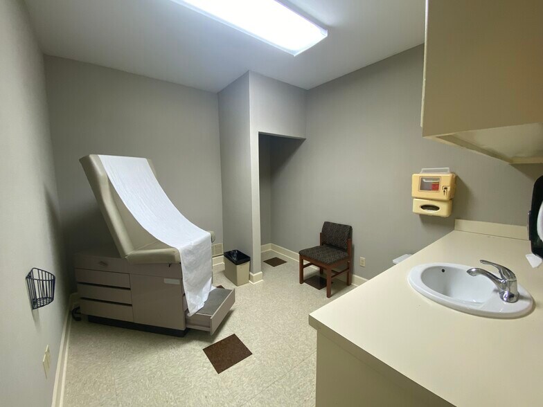 More Photos Of 7041 St Andrews Rd, Columbia Medical For Lease